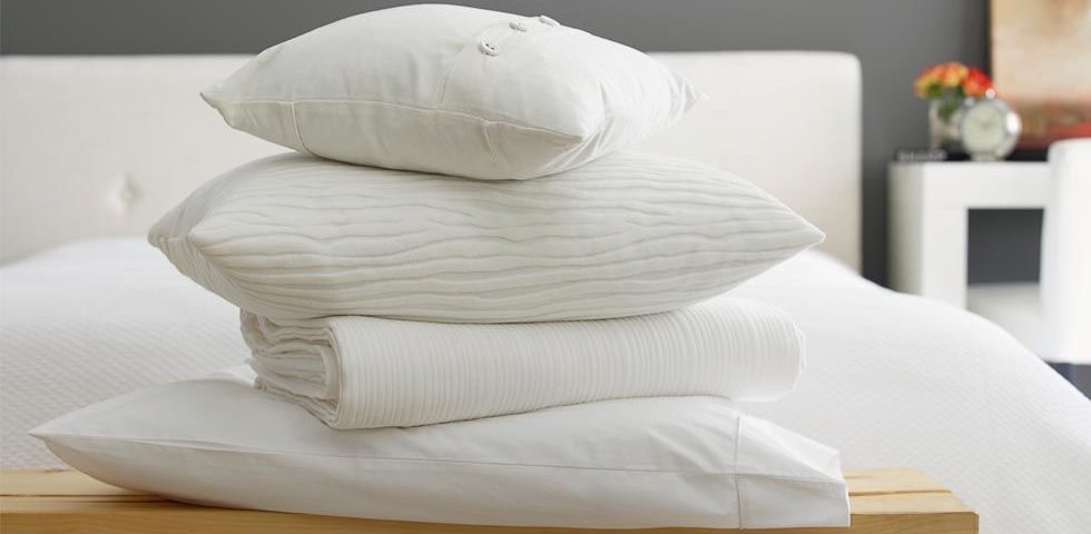 gallery-1509733762-index-how-to-clean-a-pillow-2-980x480.jpg
